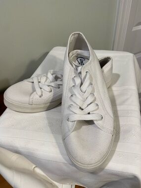 Candie’s White Canvas Sneakers - Casual Lace-Up